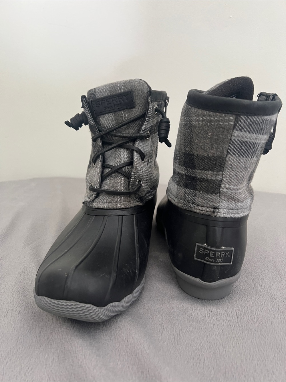 Sperry Women’s Black‎ and Gray Plaid Duck Boots size 7.5